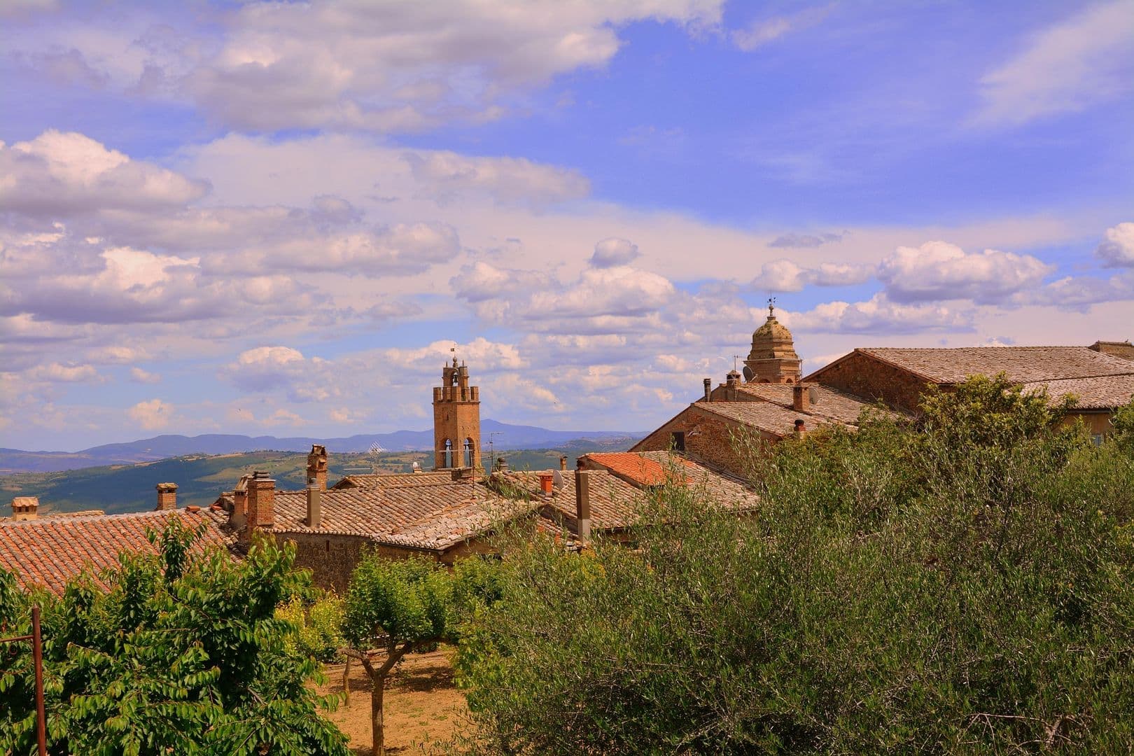 Itinerario al aire libre por el centro histórico de Montalcino
