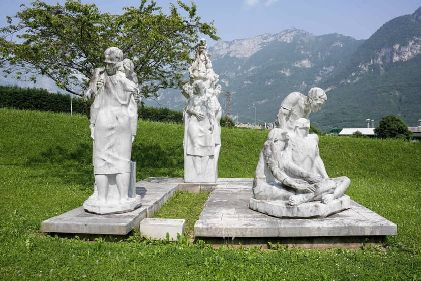 Monumento ai superstiti, ai soccorritori, ai bambini mai nati - Cimitero monumentale di Fortogna