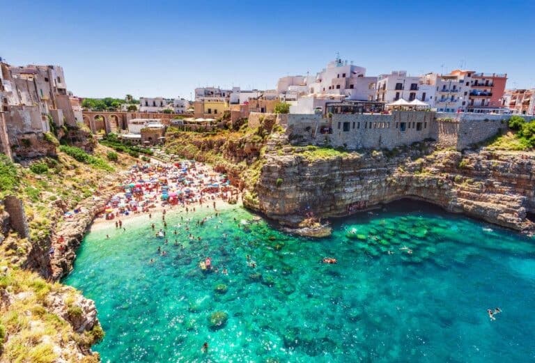 BARI E POLIGNANO A MARE: PAESAGGI COSTIERI E TRADIZIONI ENOGASTRONOMICHE