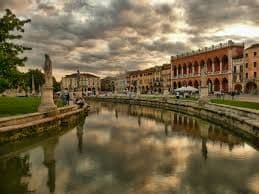 Prato della Valle: un viaggio tra storia e trasformazioni urbane