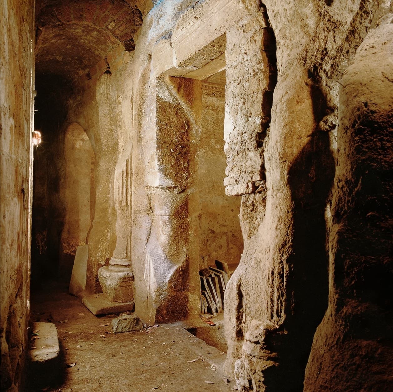 크리스탈리니 지하 묘지 - 성인 탐방 코스