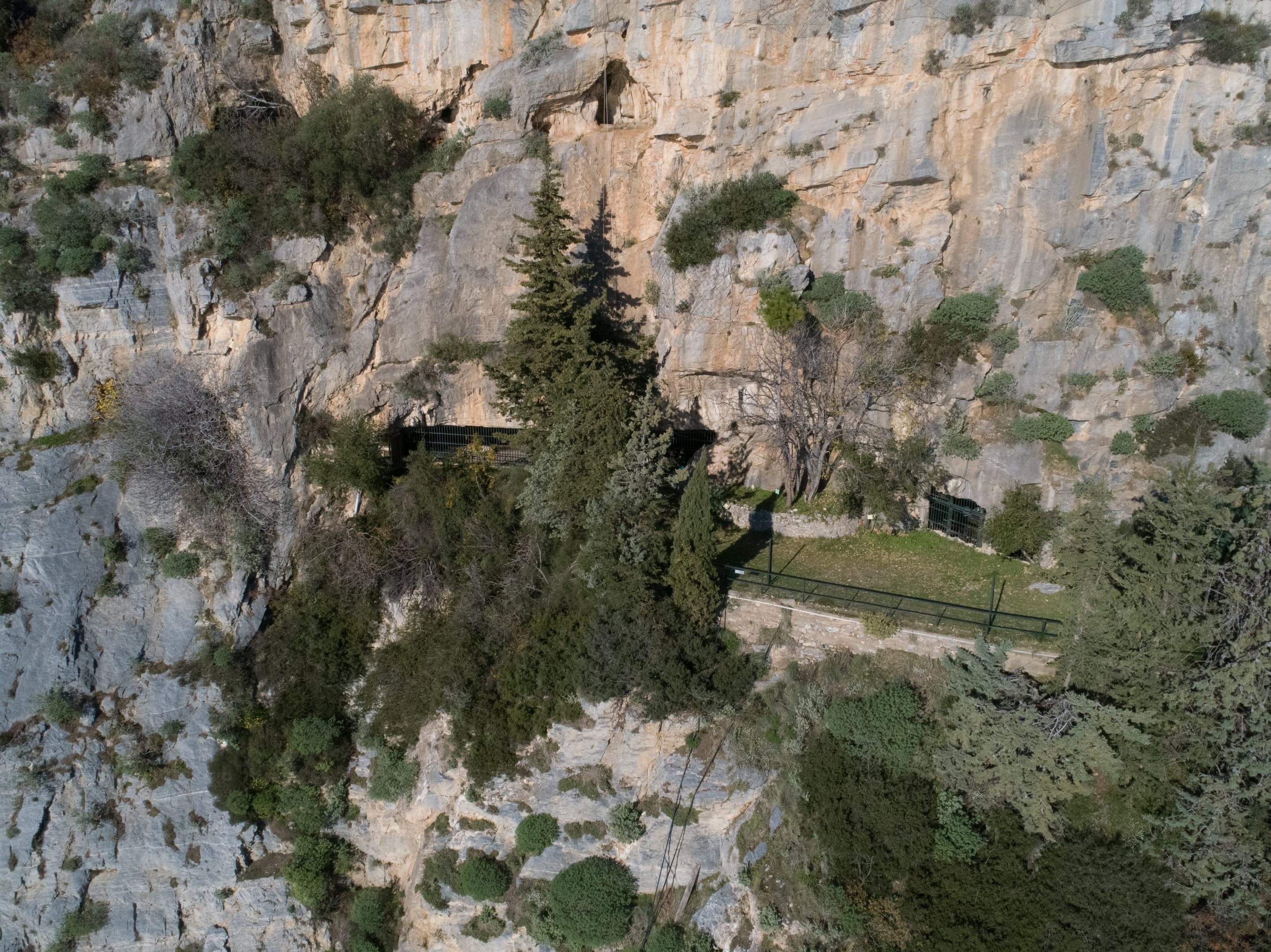 La Cueva de las Arenas Cándidas