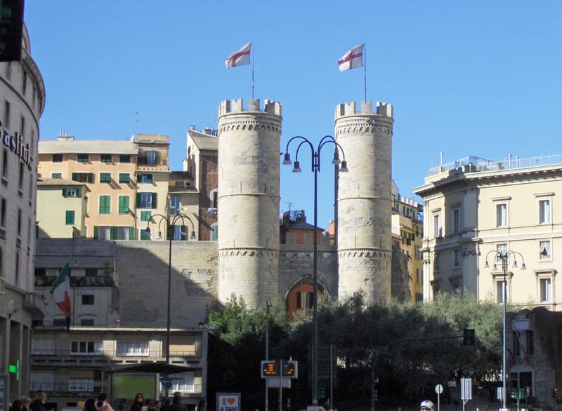 Porta Soprana und Barbarossa-Mauern